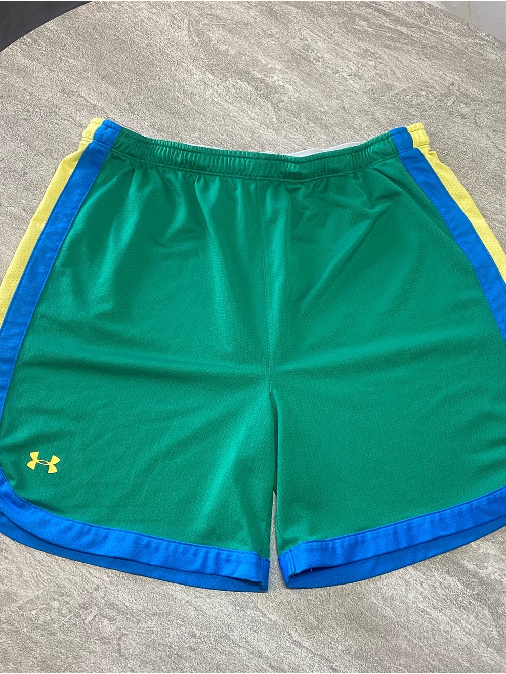 Under Armour HeatGear Athletic Shorts Men’s Large Green Blue Yellow